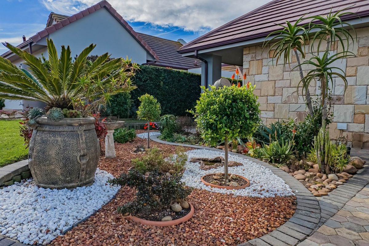 Secure, Comfortable Retirement Living in Mossel Bay-One-Level - Photo 3