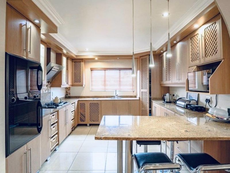 5 Bedroom House For Sale in Theresapark, Akasia - Photo 2