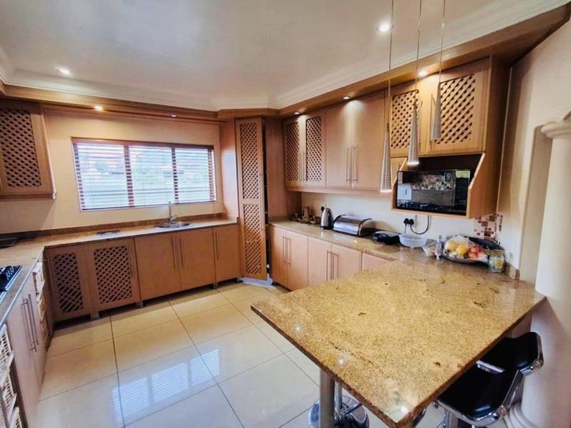 5 Bedroom House For Sale in Theresapark, Akasia - Photo 3
