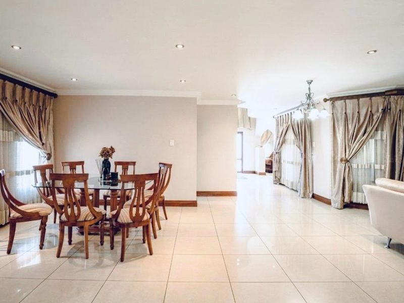 5 Bedroom House For Sale in Theresapark, Akasia - Photo 7