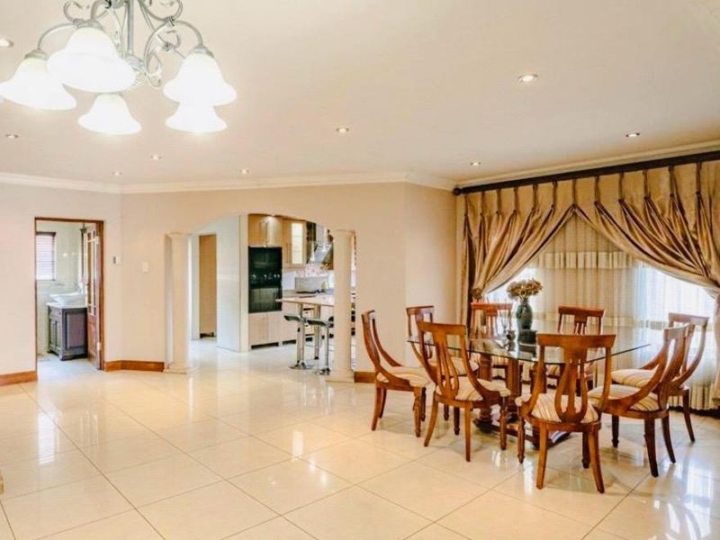 5 Bedroom House For Sale in Theresapark, Akasia - Photo 5