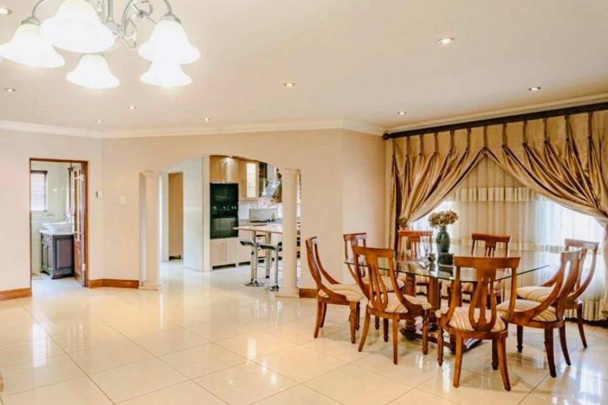 5 Bedroom House For Sale in Theresapark, Akasia - Photo 5