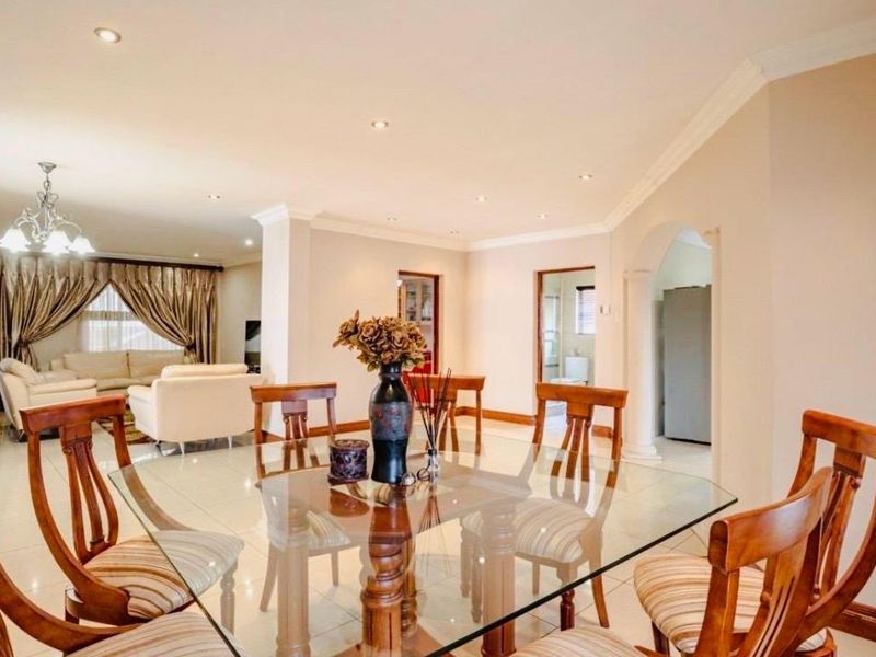 5 Bedroom House For Sale in Theresapark, Akasia - Photo 6
