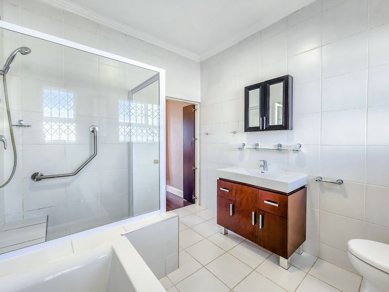 Residential living or Professional practice opportunity in Oakglen, Bellville - Photo 6