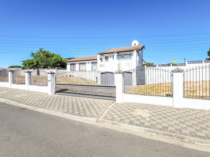 Residential living or Professional practice opportunity in Oakglen, Bellville - Photo 1
