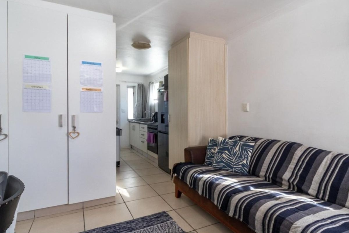 Bachelor Apartment for Sale in Piano Factory, Wellington - Photo 2