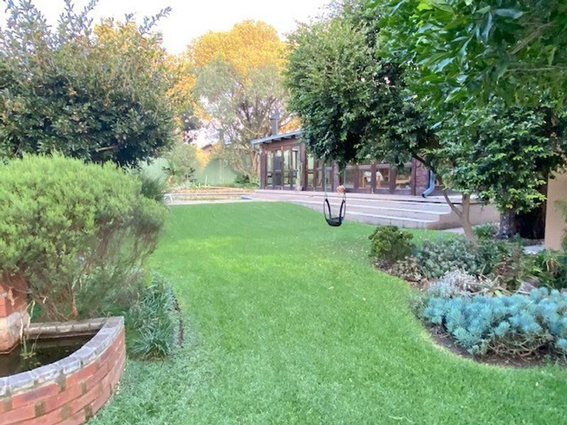 Charming Double Stand Home and Cottage in Prime Parkhurst Location - Photo 1