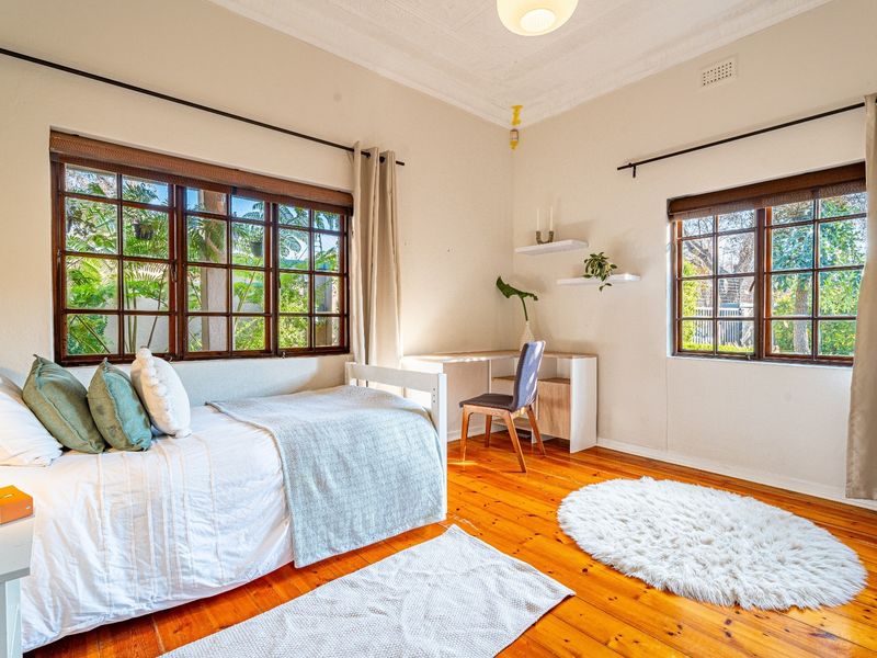 Charming Double Stand Home and Cottage in Prime Parkhurst Location - Photo 8