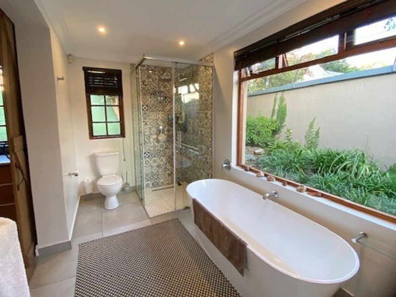 Charming Double Stand Home and Cottage in Prime Parkhurst Location - Photo 6