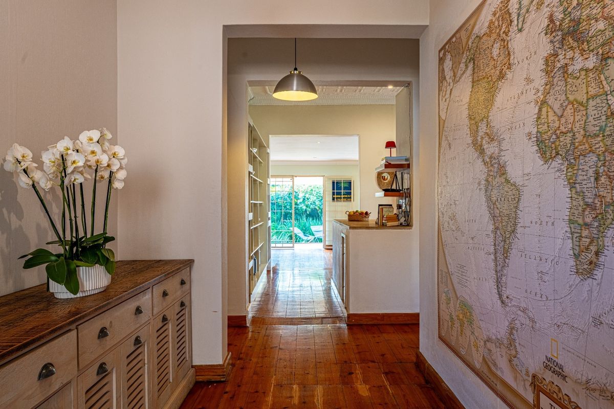 Charming Double Stand Home and Cottage in Prime Parkhurst Location - Photo 4