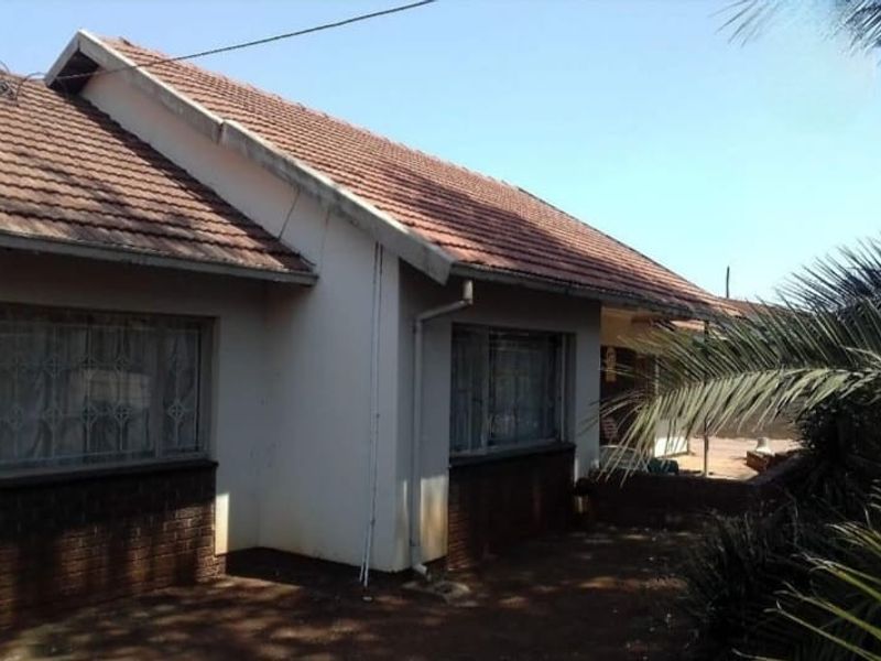 House For Sale in Silverton, Pretoria - Photo 2
