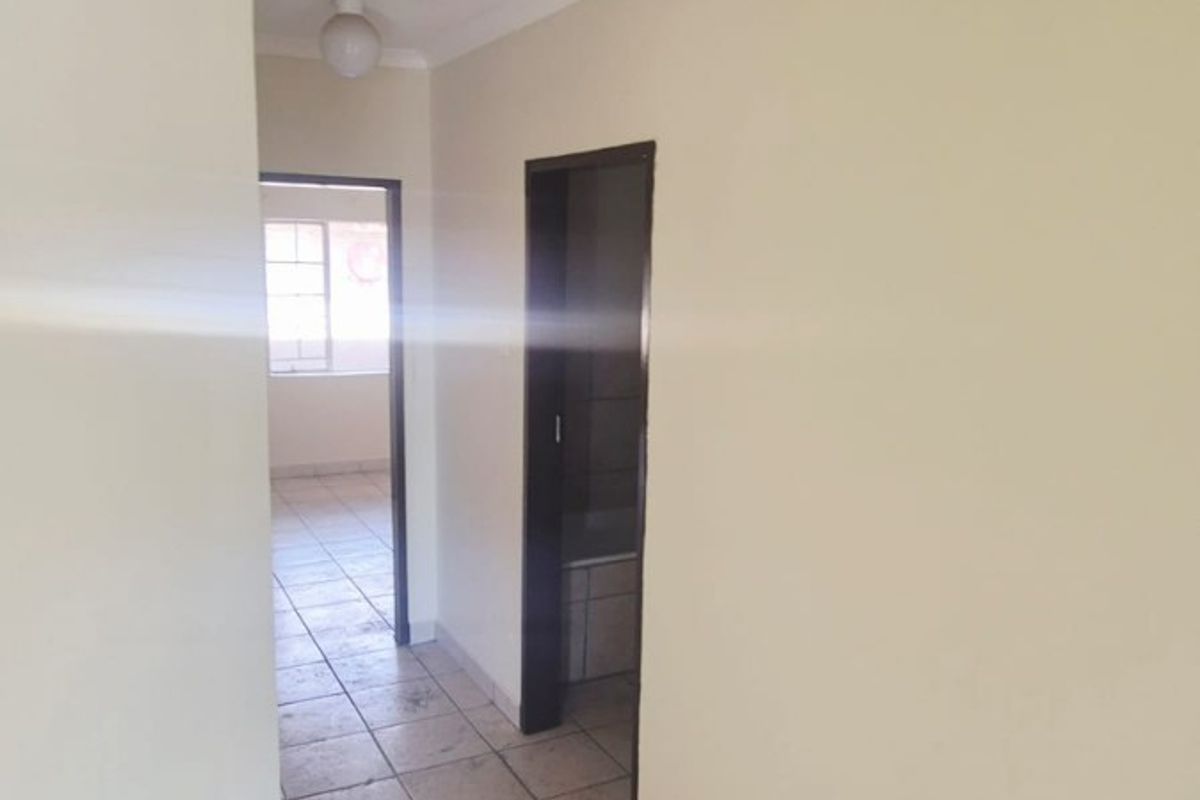 Apartment To Rent in Rustenburg, North West - Photo 5