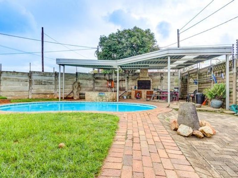 Spacious Family Home with Flatlet in Gerdview - Photo 1