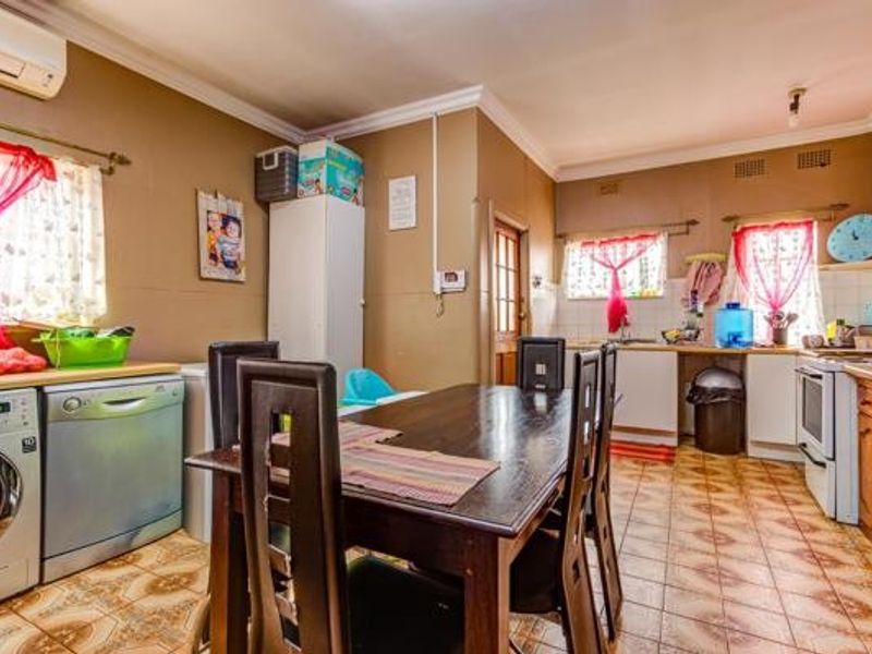 Spacious Family Home with Flatlet in Gerdview - Photo 5