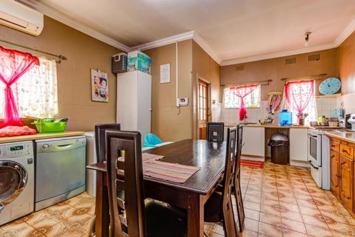 Spacious Family Home with Flatlet in Gerdview - Photo 5