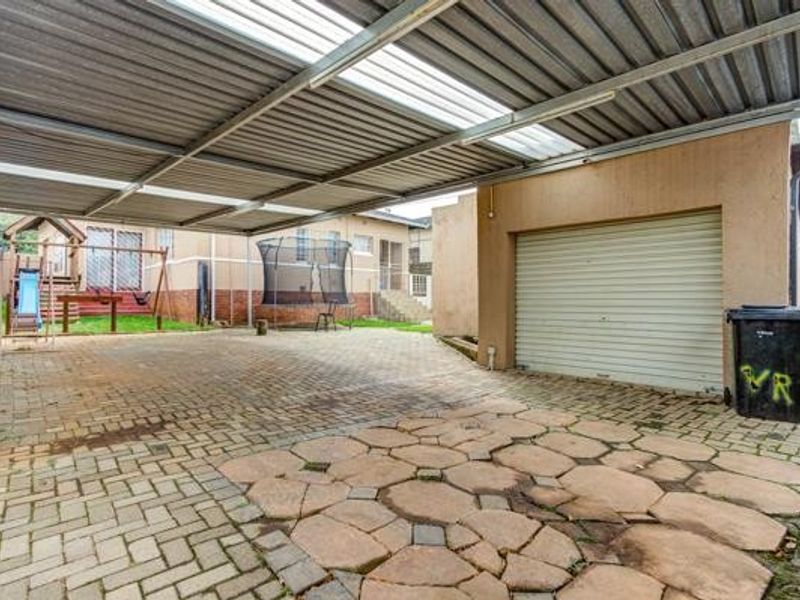 Spacious Family Home with Flatlet in Gerdview - Photo 6