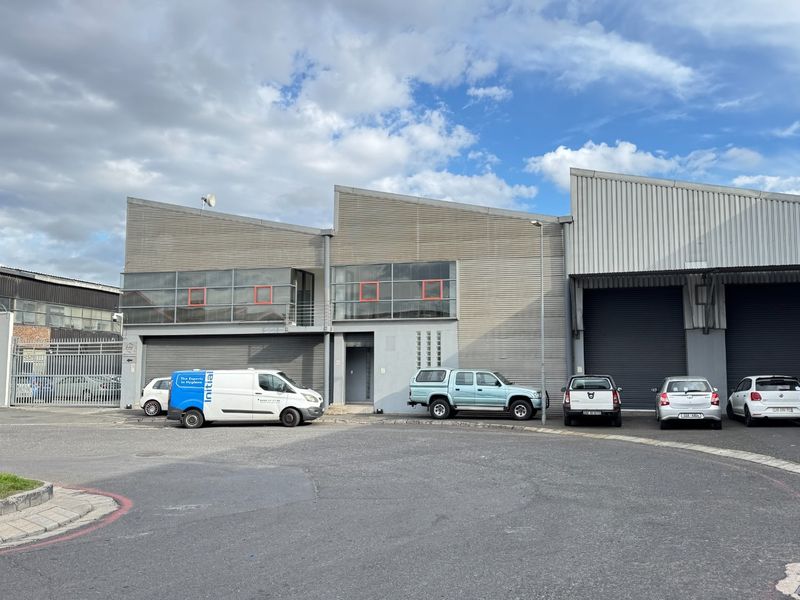 5,552m2  | Neat and Secure Industrial Warehouse To Let in Epping Industrial, Cape Town - Photo 2