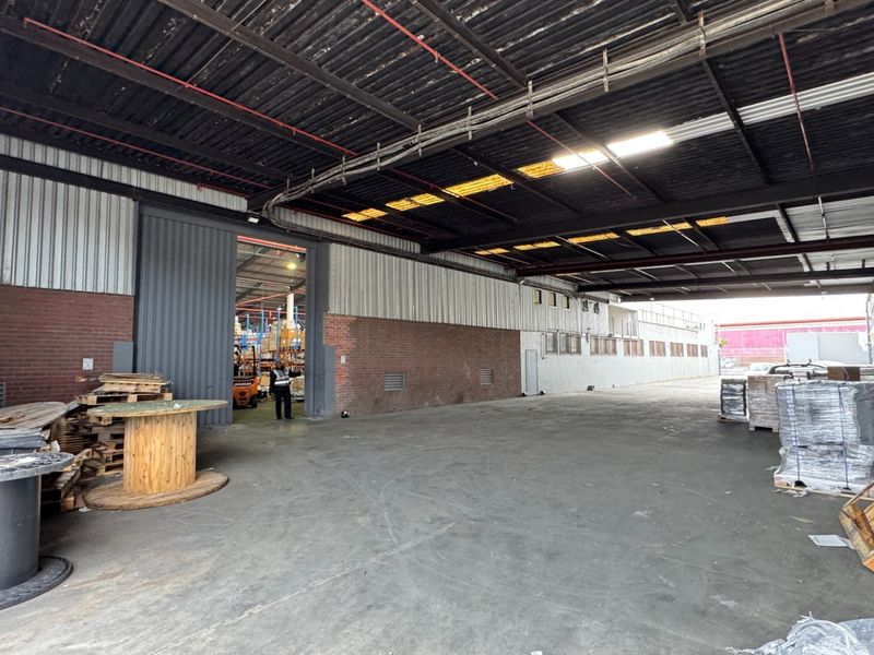 5,552m2  | Neat and Secure Industrial Warehouse To Let in Epping Industrial, Cape Town - Photo 7