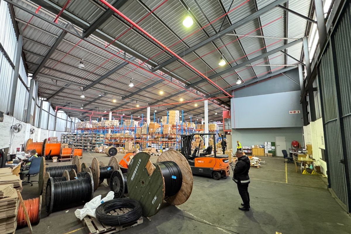 5,552m2  | Neat and Secure Industrial Warehouse To Let in Epping Industrial, Cape Town - Photo 3