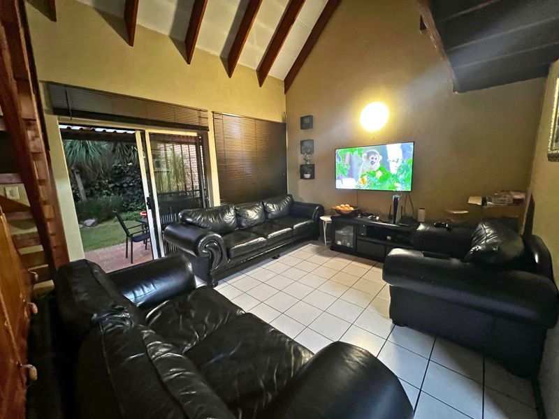 4 Bedroom House For Sale in Celtisdal, Centurion - Photo 7