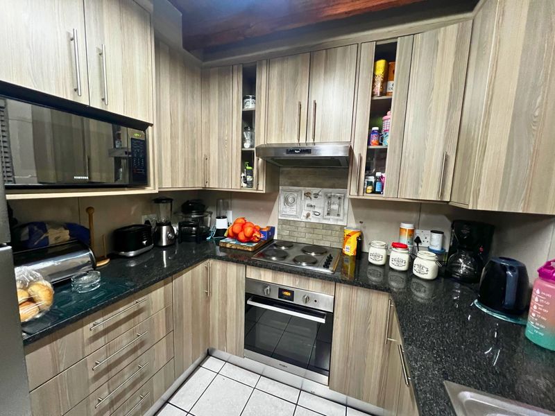 4 Bedroom House For Sale in Celtisdal, Centurion - Photo 6