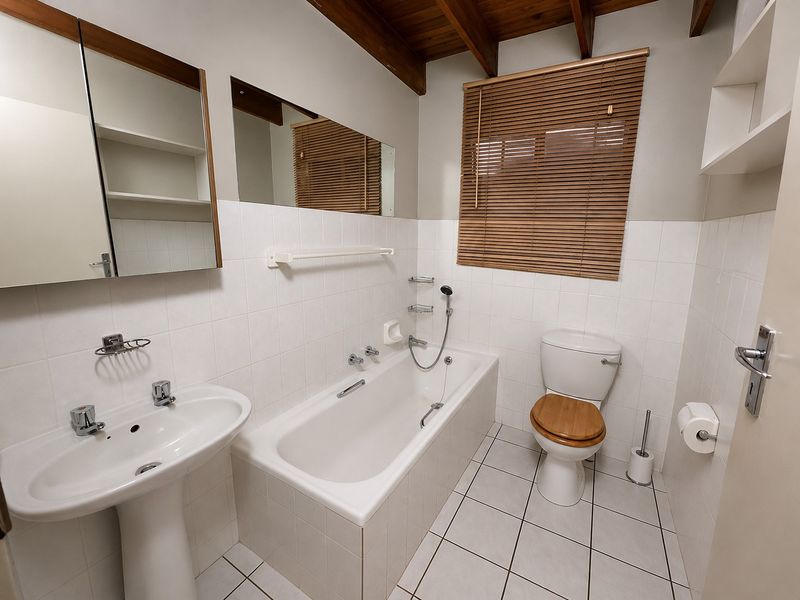 4 Bedroom House For Sale in Celtisdal, Centurion - Photo 10