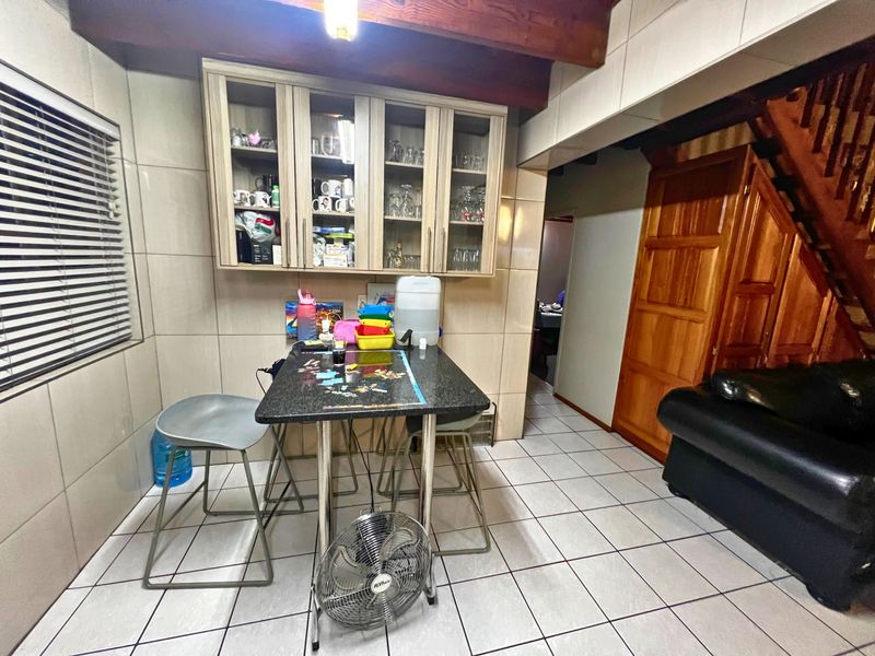 4 Bedroom House For Sale in Celtisdal, Centurion - Photo 5