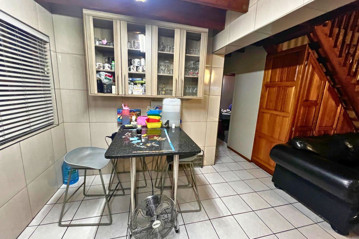 4 Bedroom House For Sale in Celtisdal, Centurion - Photo 5