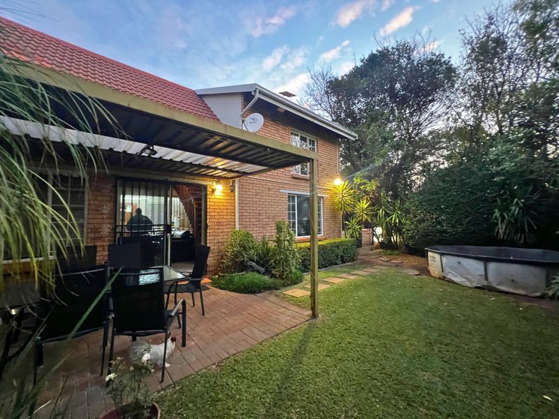 4 Bedroom House For Sale in Celtisdal, Centurion - Photo 2