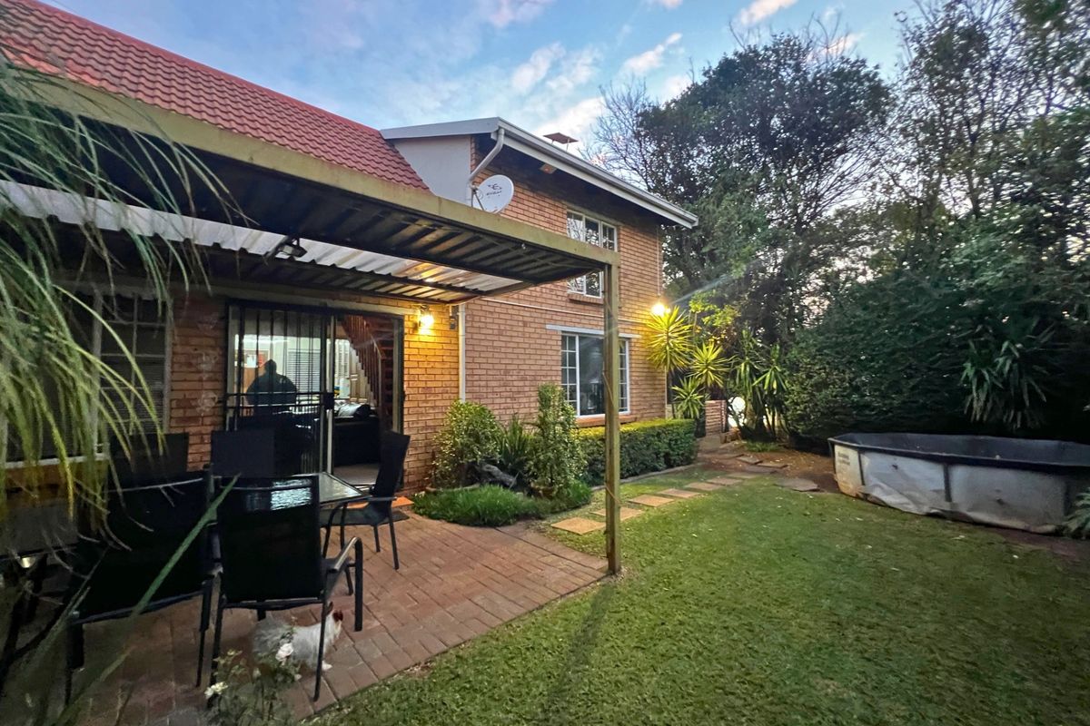 4 Bedroom House For Sale in Celtisdal, Centurion - Photo 2