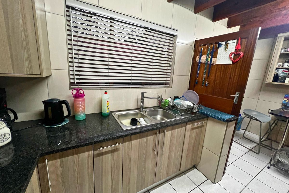 4 Bedroom House For Sale in Celtisdal, Centurion - Photo 4