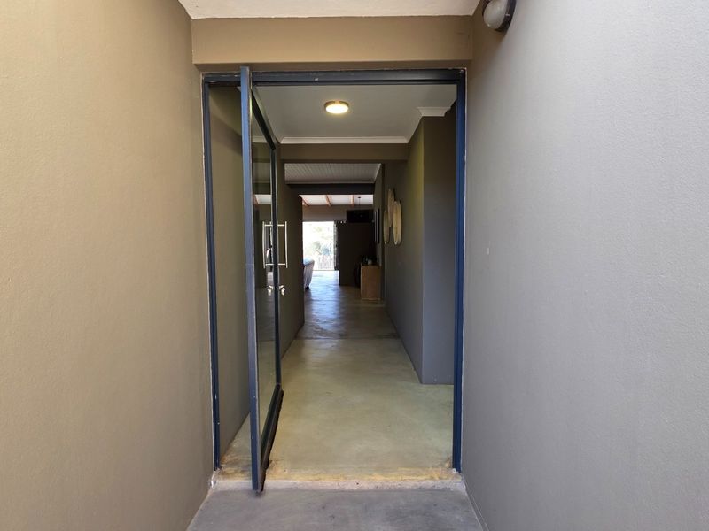 Zwartkloof - Five bedroom home with spectacular Waterberg Mountain views - Fully Furnished - Photo 6