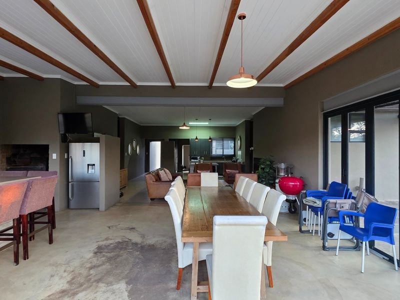 Zwartkloof - Five bedroom home with spectacular Waterberg Mountain views - Fully Furnished - Photo 10