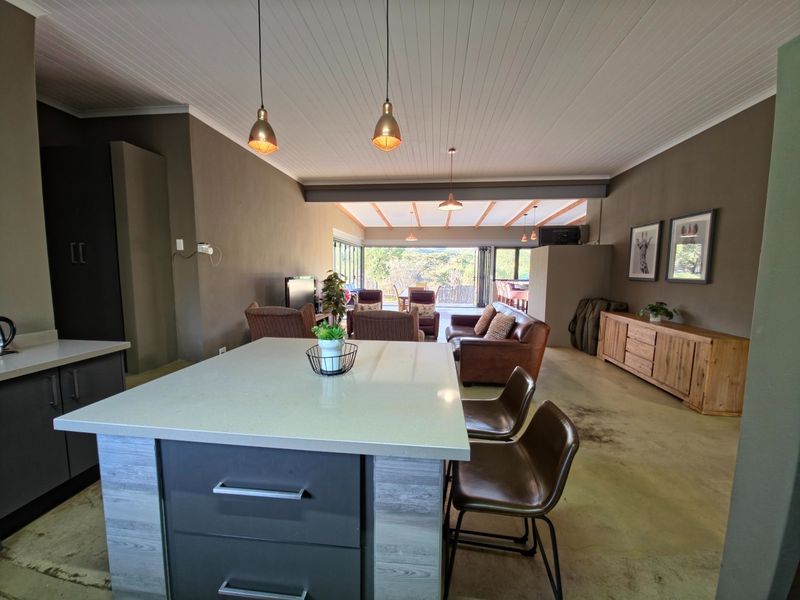 Zwartkloof - Five bedroom home with spectacular Waterberg Mountain views - Fully Furnished - Photo 9