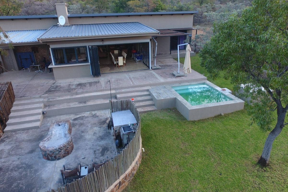Zwartkloof - Five bedroom home with spectacular Waterberg Mountain views - Fully Furnished - Photo 5