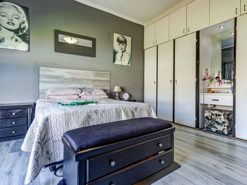 House For Sale in Allen Grove, Kempton Park - Photo 9