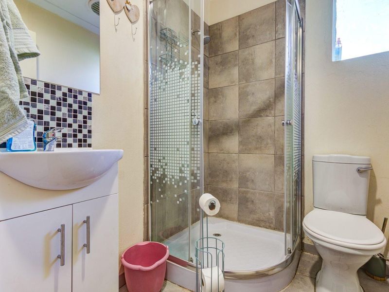 House For Sale in Allen Grove, Kempton Park - Photo 10
