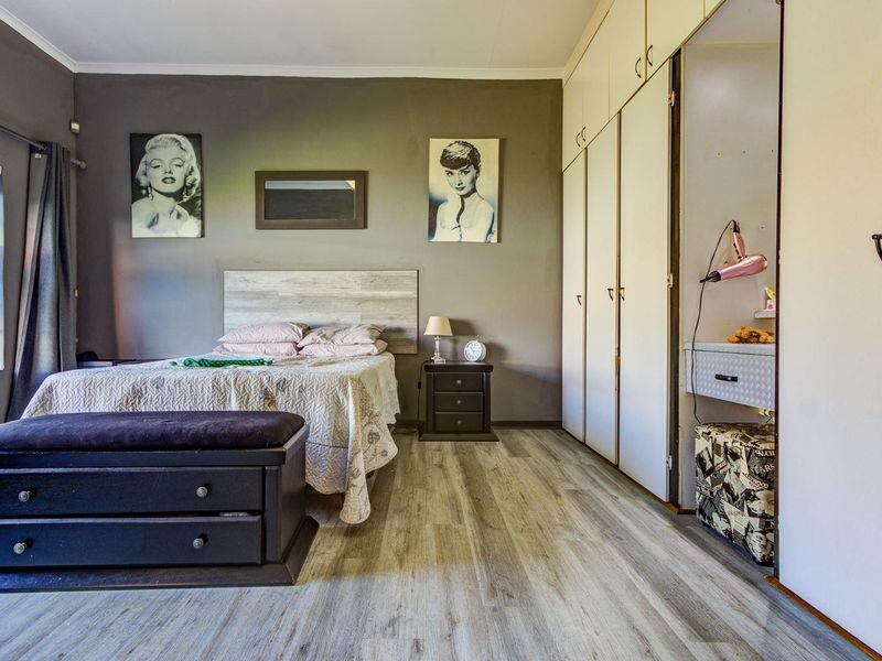 House For Sale in Allen Grove, Kempton Park - Photo 8