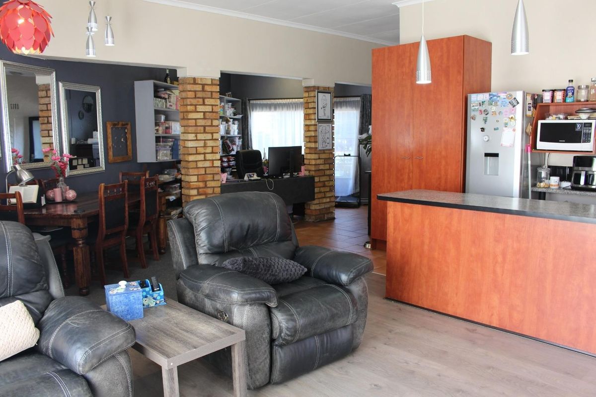 House For Sale in Allen Grove, Kempton Park - Photo 4