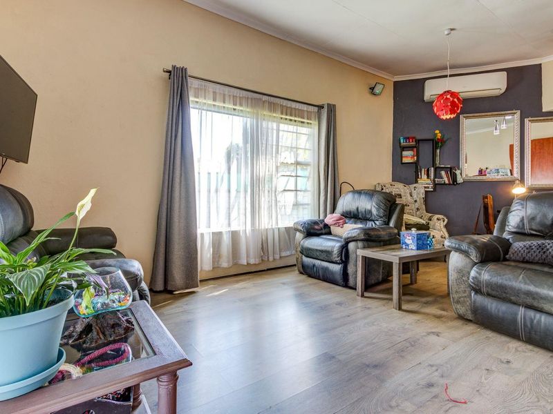House For Sale in Allen Grove, Kempton Park - Photo 5