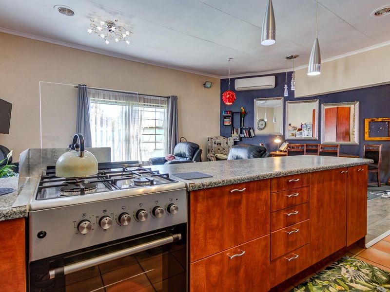 House For Sale in Allen Grove, Kempton Park - Photo 2