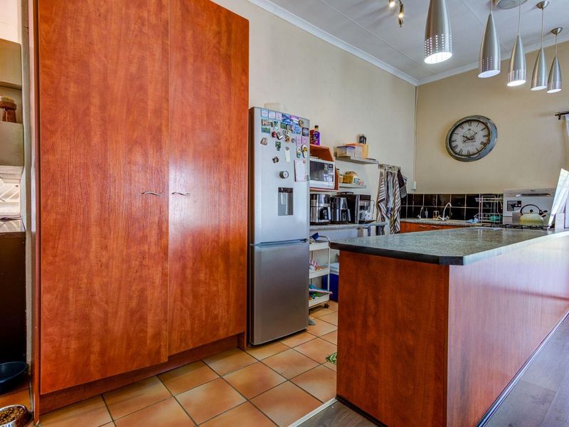 House For Sale in Allen Grove, Kempton Park - Photo 3