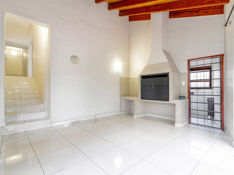 Potential plus Potential is what we see in this spacious 6 bedroom house, priced to sell. - Photo 10