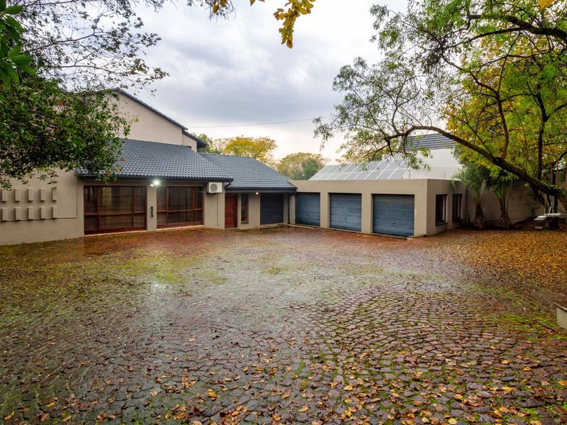 This spacious home can accommodate multi-generational living and a lifestyle of entertainment. - Photo 2