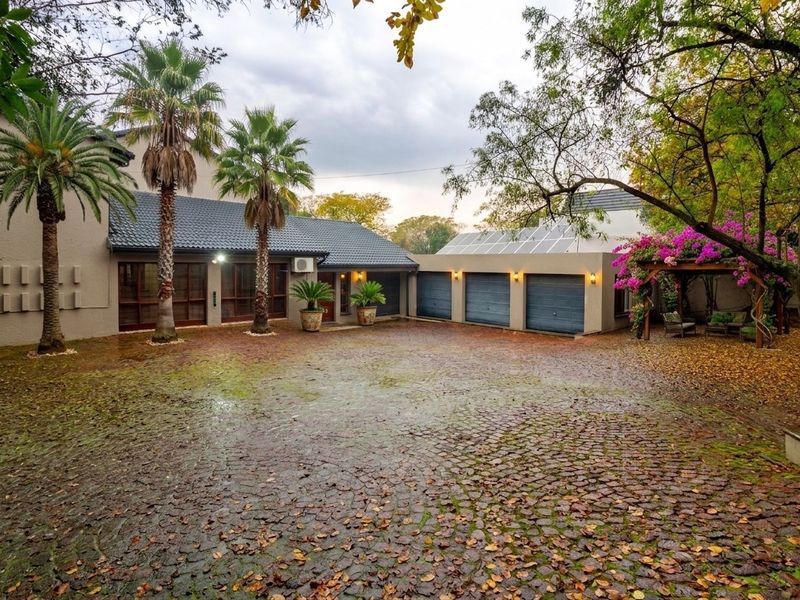 This spacious home can accommodate multi-generational living and a lifestyle of entertainment. - Photo 1