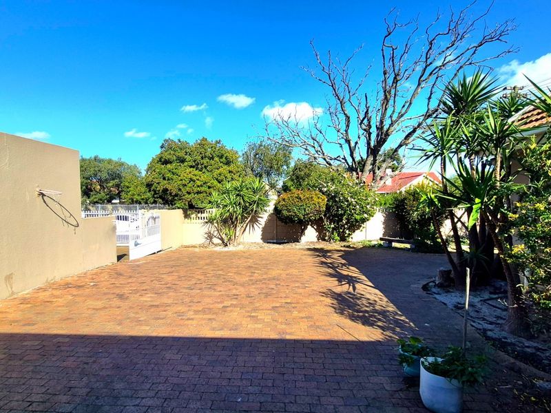 Rare 818m2 Opportunity in Pinelands with Huge Backyard - Photo 4