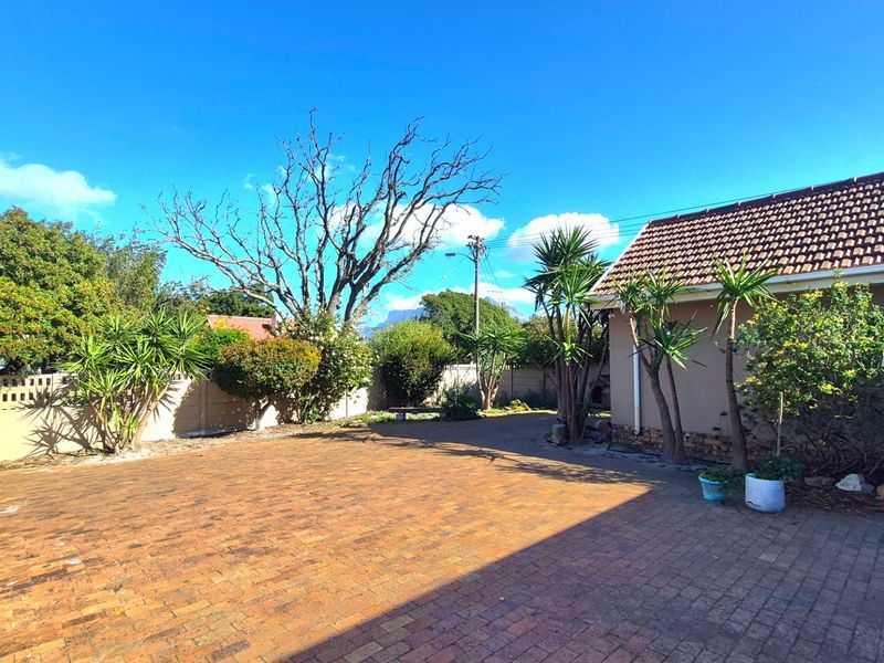 Rare 818m2 Opportunity in Pinelands with Huge Backyard - Photo 3