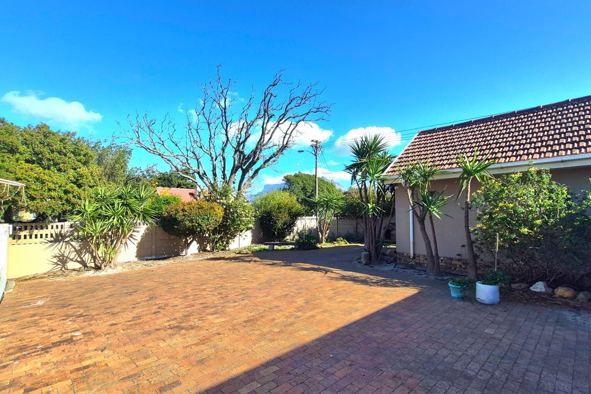 Rare 818m2 Opportunity in Pinelands with Huge Backyard - Photo 3
