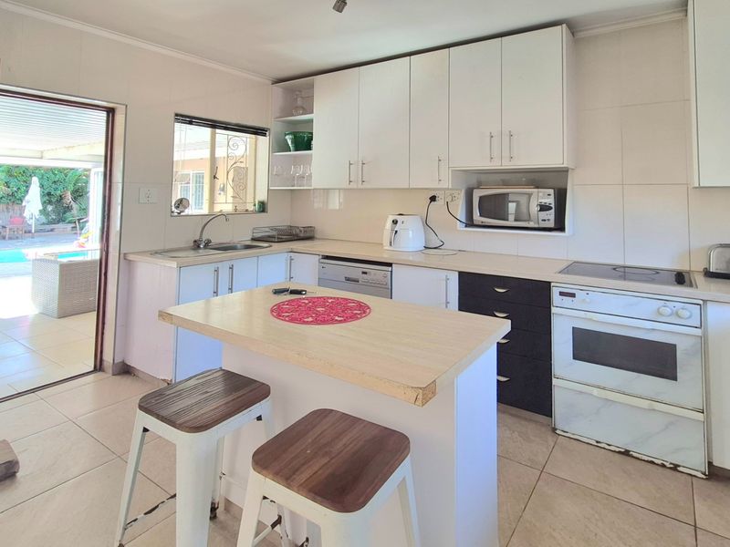 Rare 818m2 Opportunity in Pinelands with Huge Backyard - Photo 8