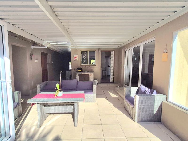 Rare 818m2 Opportunity in Pinelands with Huge Backyard - Photo 6